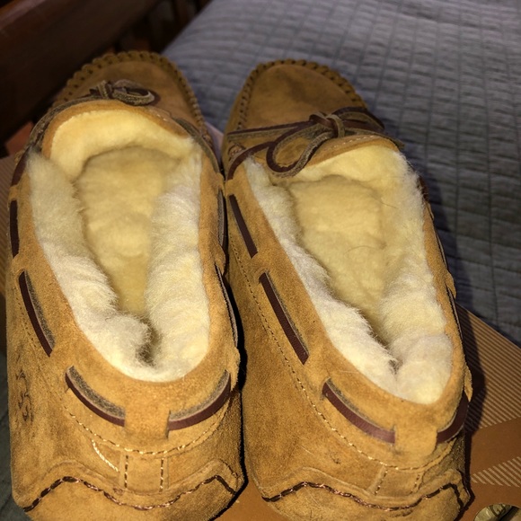 UGG Slippers - Picture 3 of 3